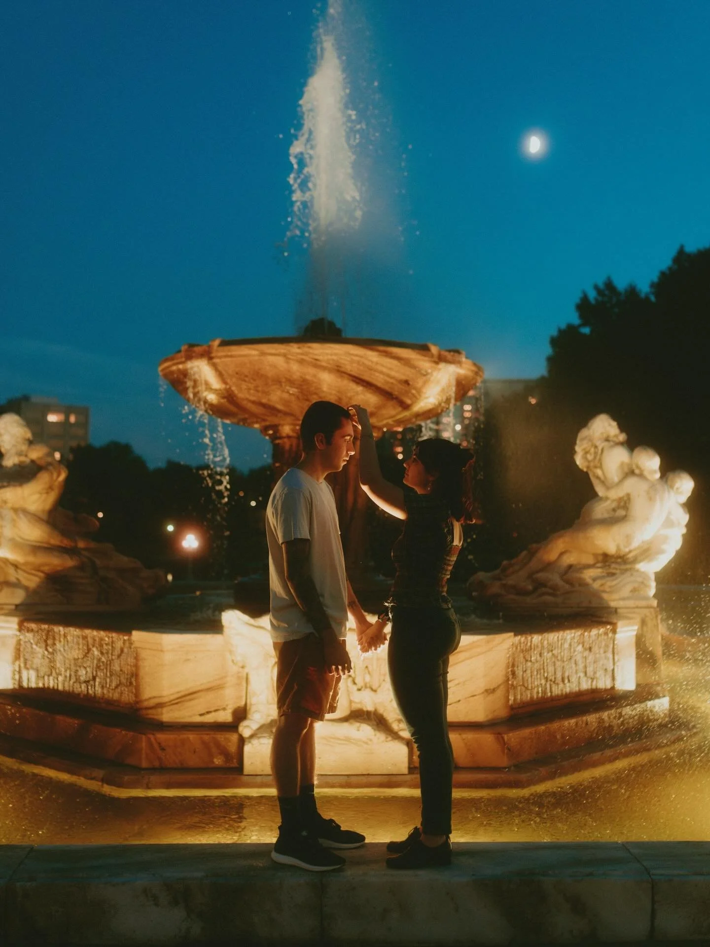 Hey, I know we all love golden hour but what about BLUE hour? So moody and romantic AH! <3 
✨🩵🌙

&bull;
&bull;
.

#clevelandweddingphotographer
#ohioweddingphotographer
#elopementphotographer
#documentaryweddingphotographer
#filmweddingphotograp