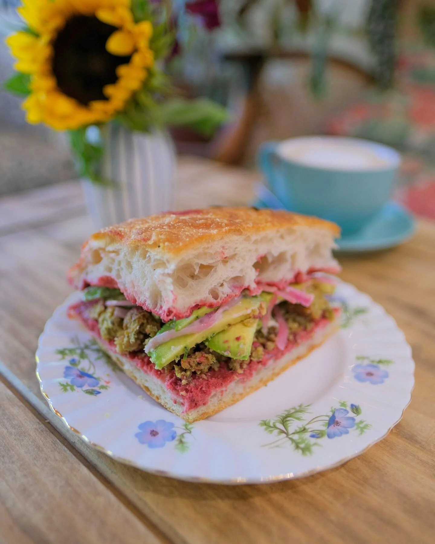 🪴🌈 Try our Rainbow focaccia - home made beetroot hummus, avocado and falafel with a vegan yoghurt and mint dressing 💥