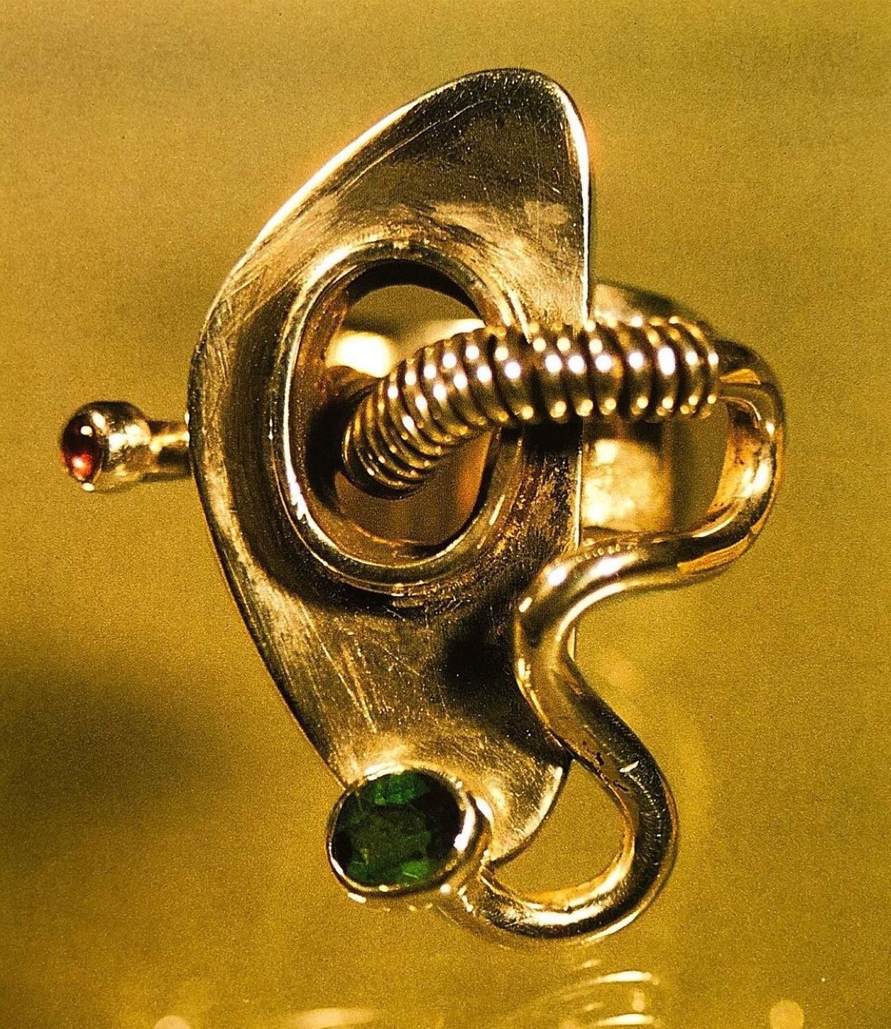 Feeling inspired by this 1940s ring and all of its intertwined textures and forms ✨ Repost from @danielroseberry
&bull;
Ring. Sam Kramer, 1940. Silver, tourmaline and garnet ✨