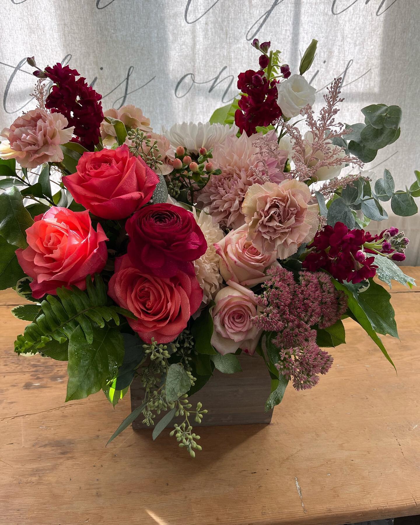 Curated Bloom Boxes!  Reach out on our website to order for someone special in your life!  #bloomboxeshorseshoevalley #barriefloraldelivery #oromedontefloraldesigner #customfloralsoromedonte #customweddingfloralsmuskoka #flowerdeliverynearme #trusted