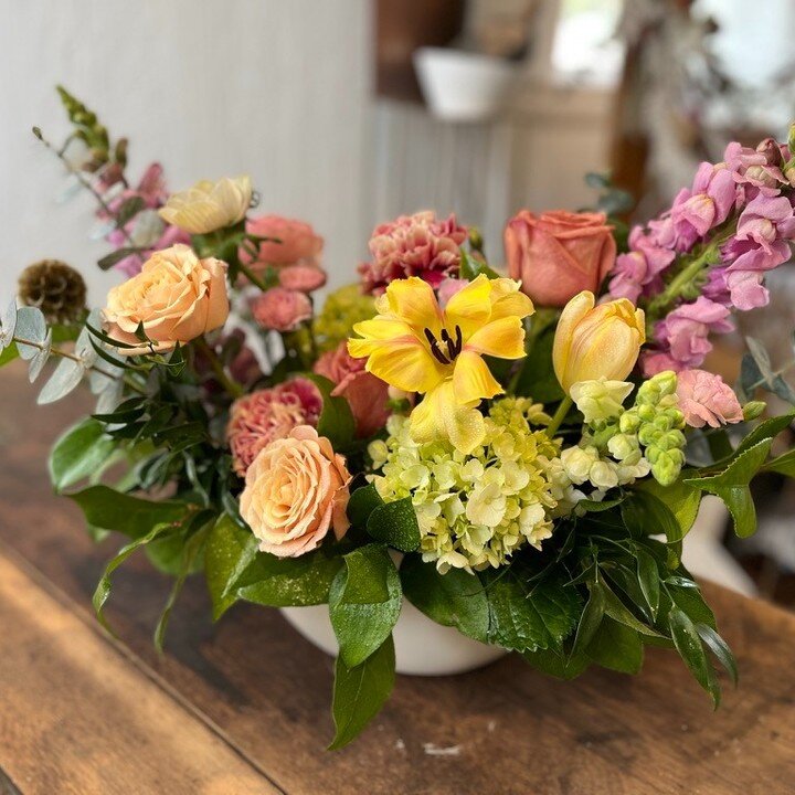 Celebrate Spring! Purchase for yourself or have one of our custom designs delivered with a special message
#localflowerdeliverysimcoecounty #craighurstflorist #horseshoevalleyflorist #flowerdeliveryoromedonte #springfloraldesignwithpeitulips #sympath