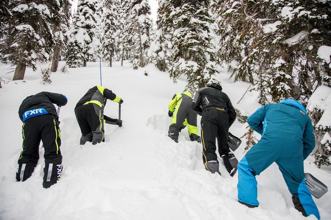 🏋️&zwj;♀️⛓They say choose your riding partners wisely. How they act in stressful situations may save your life. Does your crew make the cut? Maybe it's time to brush up on your skills? 21/22 Avalanche Skills Training course dates for #Fernie, BC and