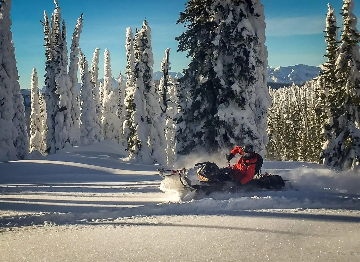 When the riding is so good, you barely make it home for supper! ⏰ 

The kind of day where the mountains pull you in, the snow keeps you carving just one more line, and the cold air feels alive with possibility. Fernie is in its prime&mdash;deep, ligh