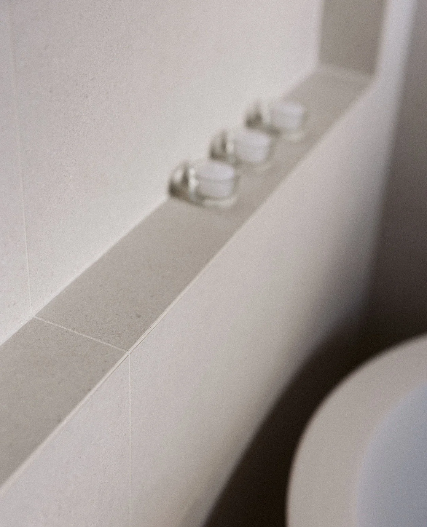 Still obsessing over the details from our Edgewater project. Sometimes they can be as simple as mitred edges to elevate the whole space.⁠
⁠
Which details are important to you? ⁠
⁠
⁠
⁠
⁠
⁠
⁠
Design + Build: @bungalow.i.d⁠
Photos: @alytamphotography⁠
T