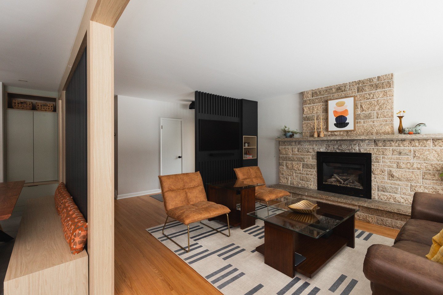 Most homes don&rsquo;t have a style problem.⁠
They have a space planning problem.⁠
⁠
We constantly see:⁠
&bull; Blocked traffic flow⁠
&bull; Furniture floating without purpose⁠
&bull; Beautiful pieces crammed into tight clearances⁠
&bull; Rooms that 