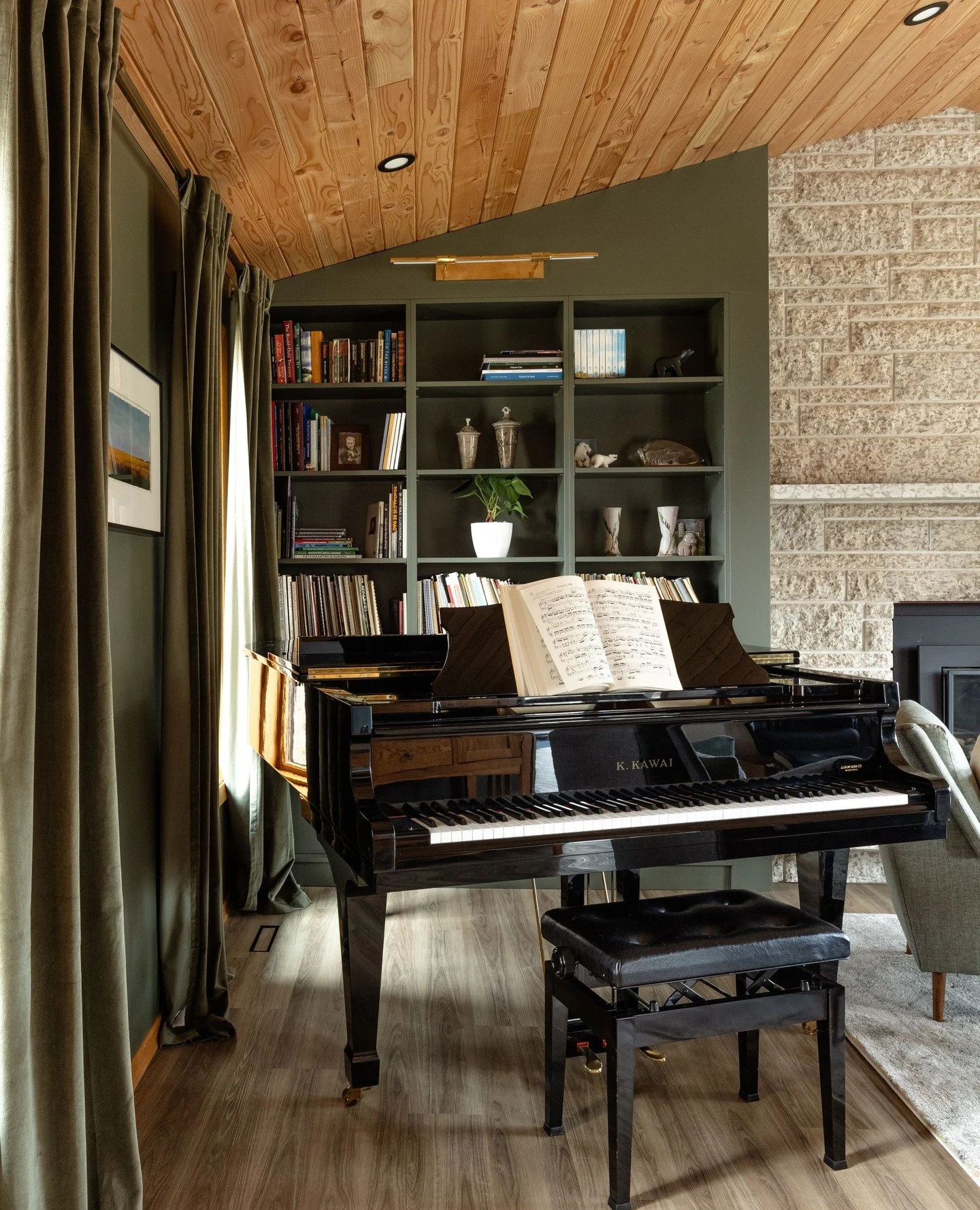 &ldquo;Design for resale.&rdquo;⁠
⁠
We disagree.⁠
⁠
Your home is not a hypothetical future listing.⁠
It&rsquo;s where you live now.⁠
⁠
When everything is chosen for &ldquo;the next owner,&rdquo;⁠
no one ends up loving it.⁠
⁠
We&rsquo;ve mixed metals.