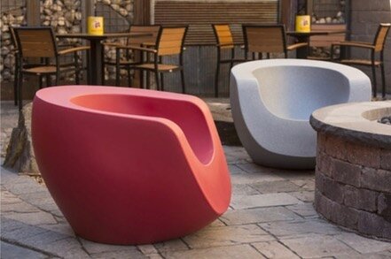 Warm weather Friday favorite! Featuring the Indoor/Outdoor Moon chair from @4tenjam. A bold statement, this retro-futuristic chair is like a work of art. With fluid, curving lines -as though carved from a single block. 

#fridayfavorite #productswelo