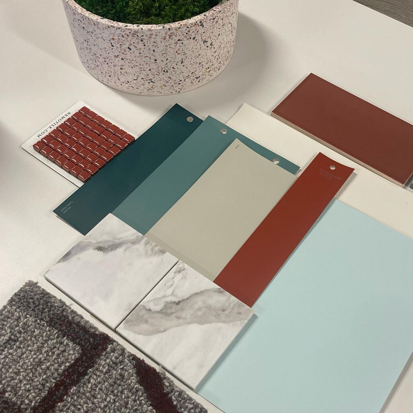 We love watching our local OAC members at work. Sneak peak of a current project by @becca.ayon 

#interiorinspiration #materialsamples #materialslibrary #flatlay #sneakpeak #sourcepdx