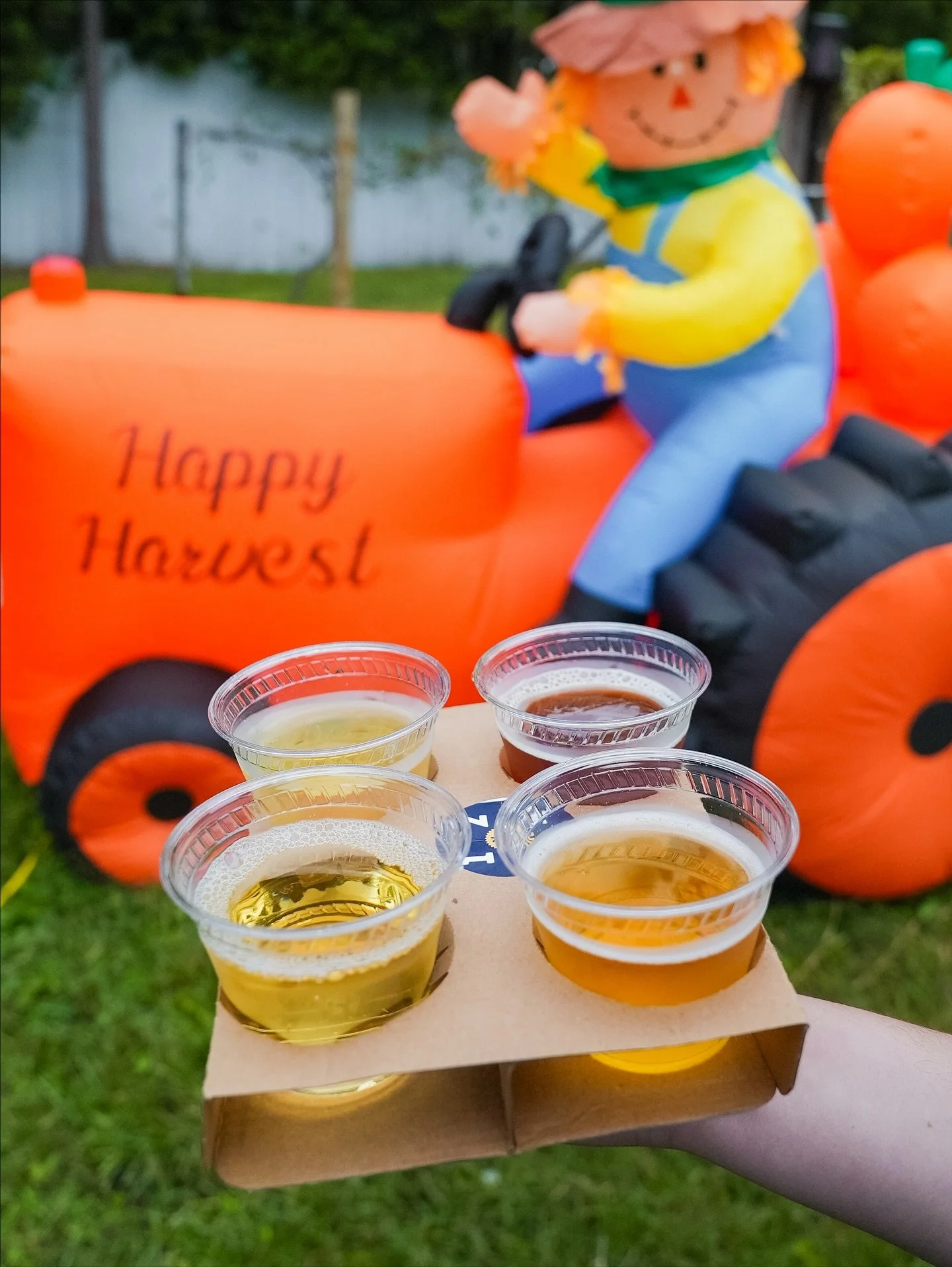 Treat yourself before our season treats are gone!Pumpkin & Twisted Apple Ciders won’t last long๐
๐ทTry our exclusive Fall Flight featuring seasonal beer, wine & cider
๐ฐ Snack on Pumpkin Cake from Sisimito
See you this Saturdays &