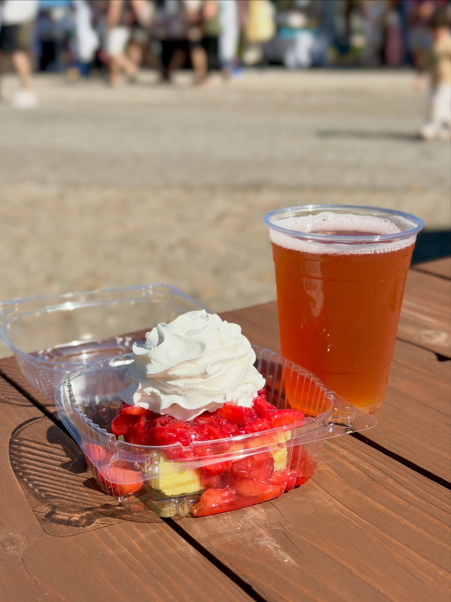 Name a better duo than a strawberry shortcake &amp; Strawberry Shortcake Cider&hellip; we&rsquo;ll wait 🍓😉

To celebrate Strawberry Festival here in Plant City, our strawberry shortcakes are available all festival long. 🍰

#StrawberryFestival #Kee