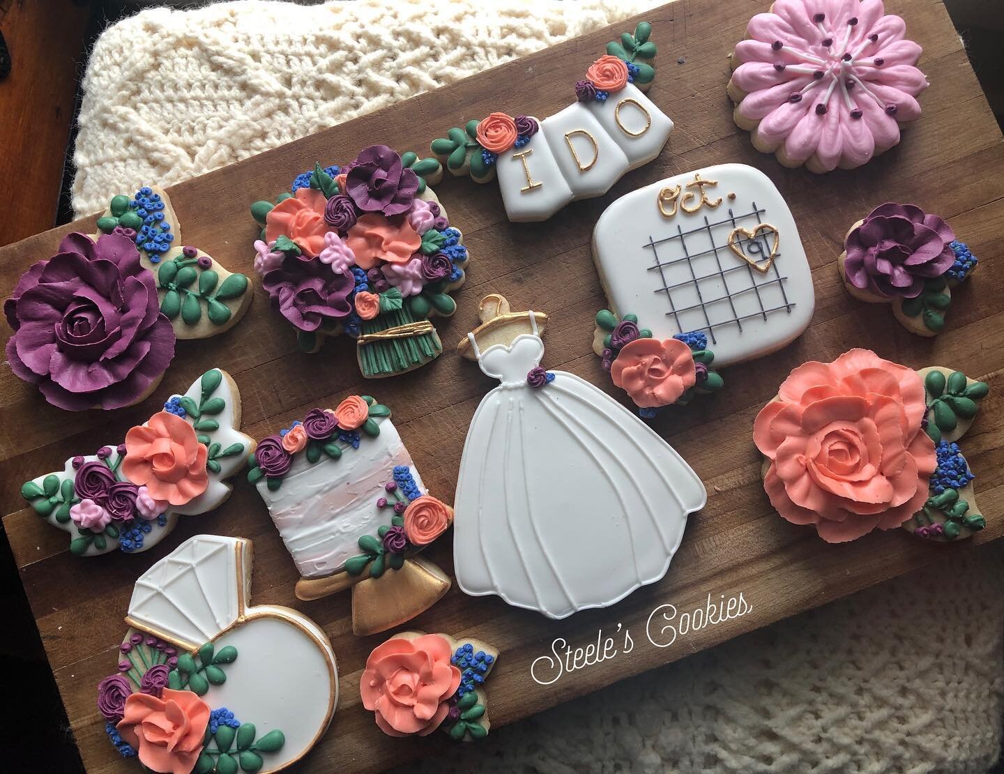 It&rsquo;s #floralfriday so why not share my latest bridal shower creation?! (And a couple closeups of some new cutters) 
.
#bridalshower #bridalshowercookies #cookiesofinstagram #floral #bridalbouquet @kaleidacuts @bobbiscutters