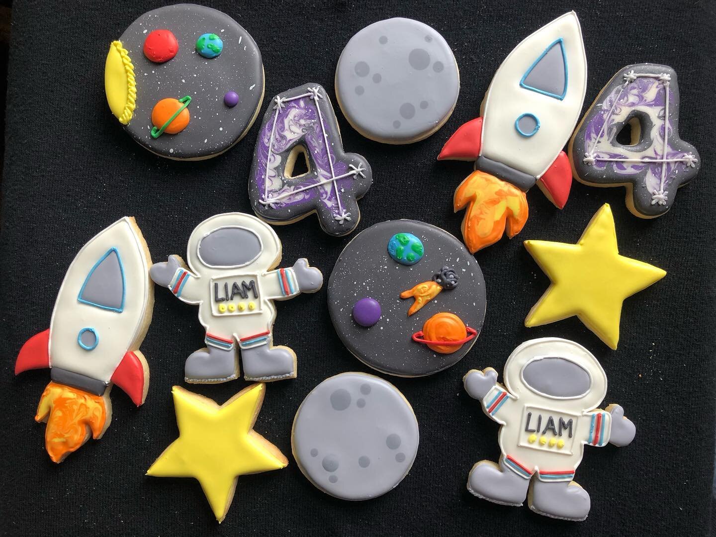 Cookies that are out of this world for Liam&rsquo;s 4th birthday. 🚀👨&zwj;🚀🪐⭐️🌎
.
#outerspace #space #spacecookies #cookiesofinstagram #royalicingcookies #cookieart #birthdaycookies