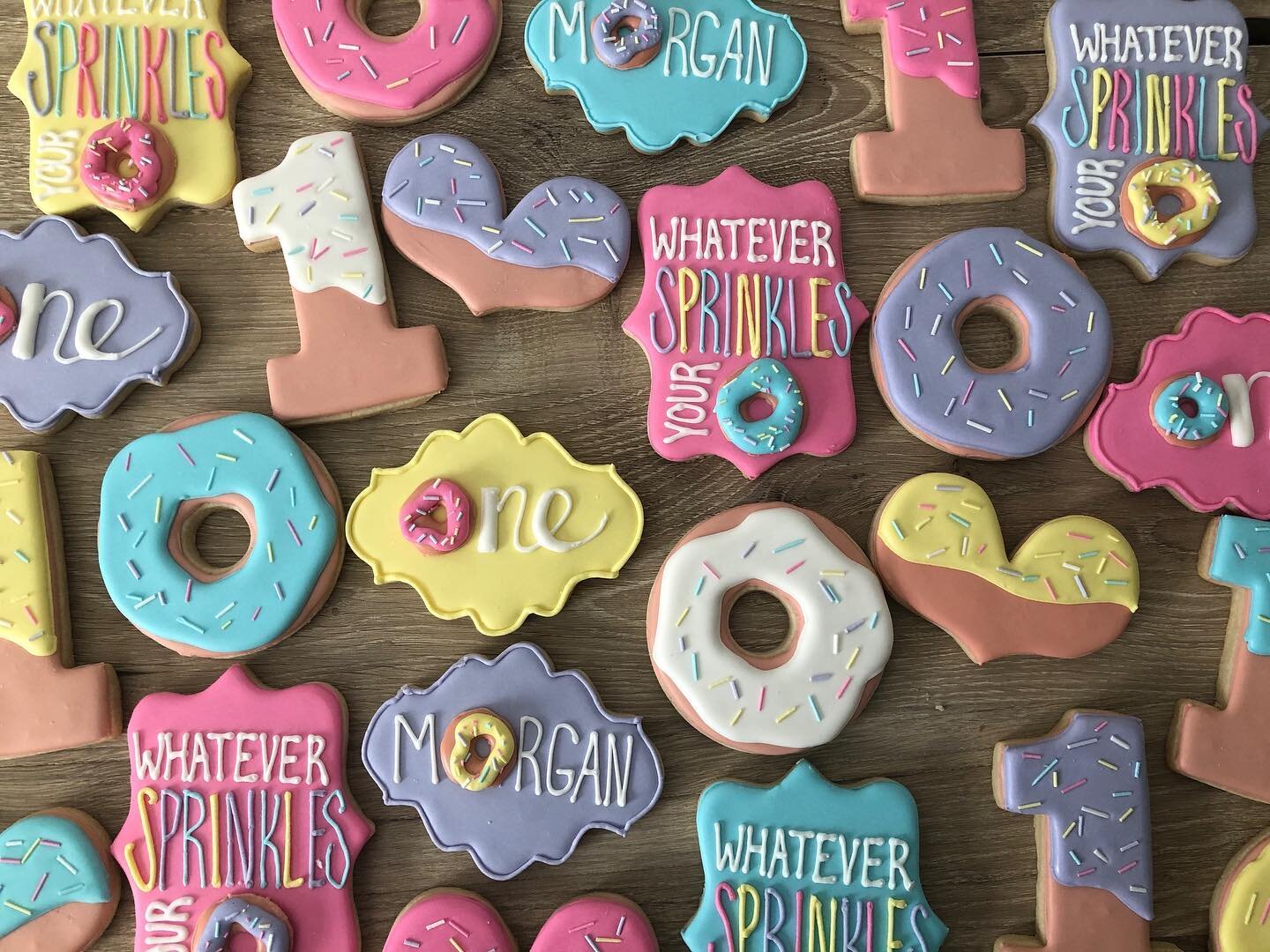 Sprinkles and donuts and cookies - oh my! 🍩🍪
.
#whateversprinklesyourdonuts #cookiesofinstagram #firstbirthdaycookies