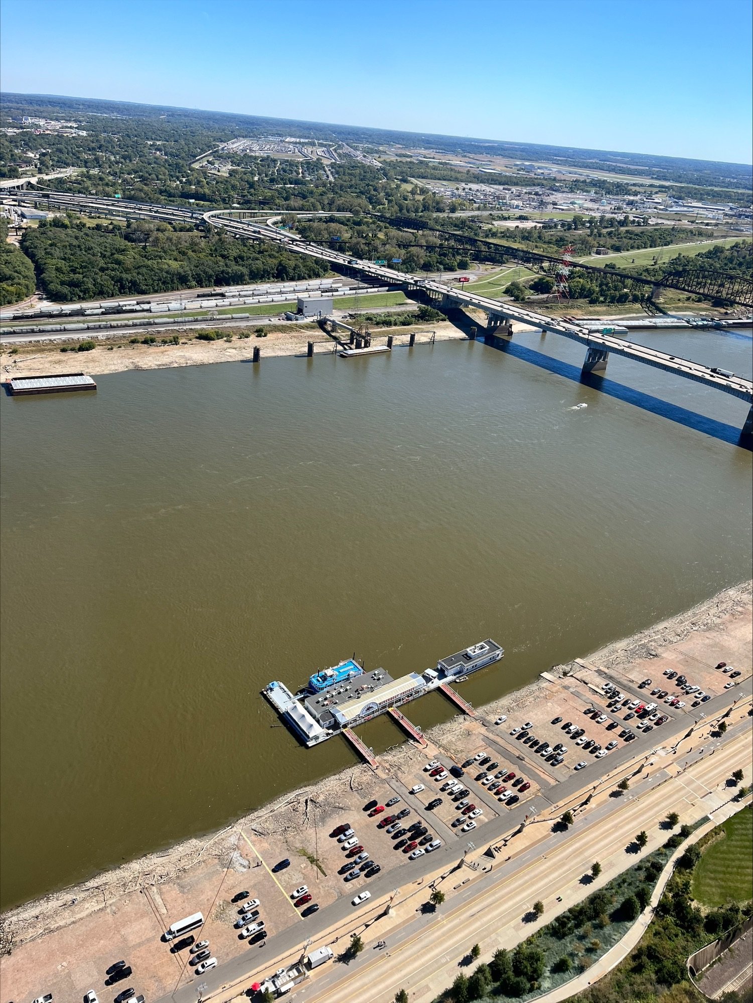 Gateway Arch water view.jpeg