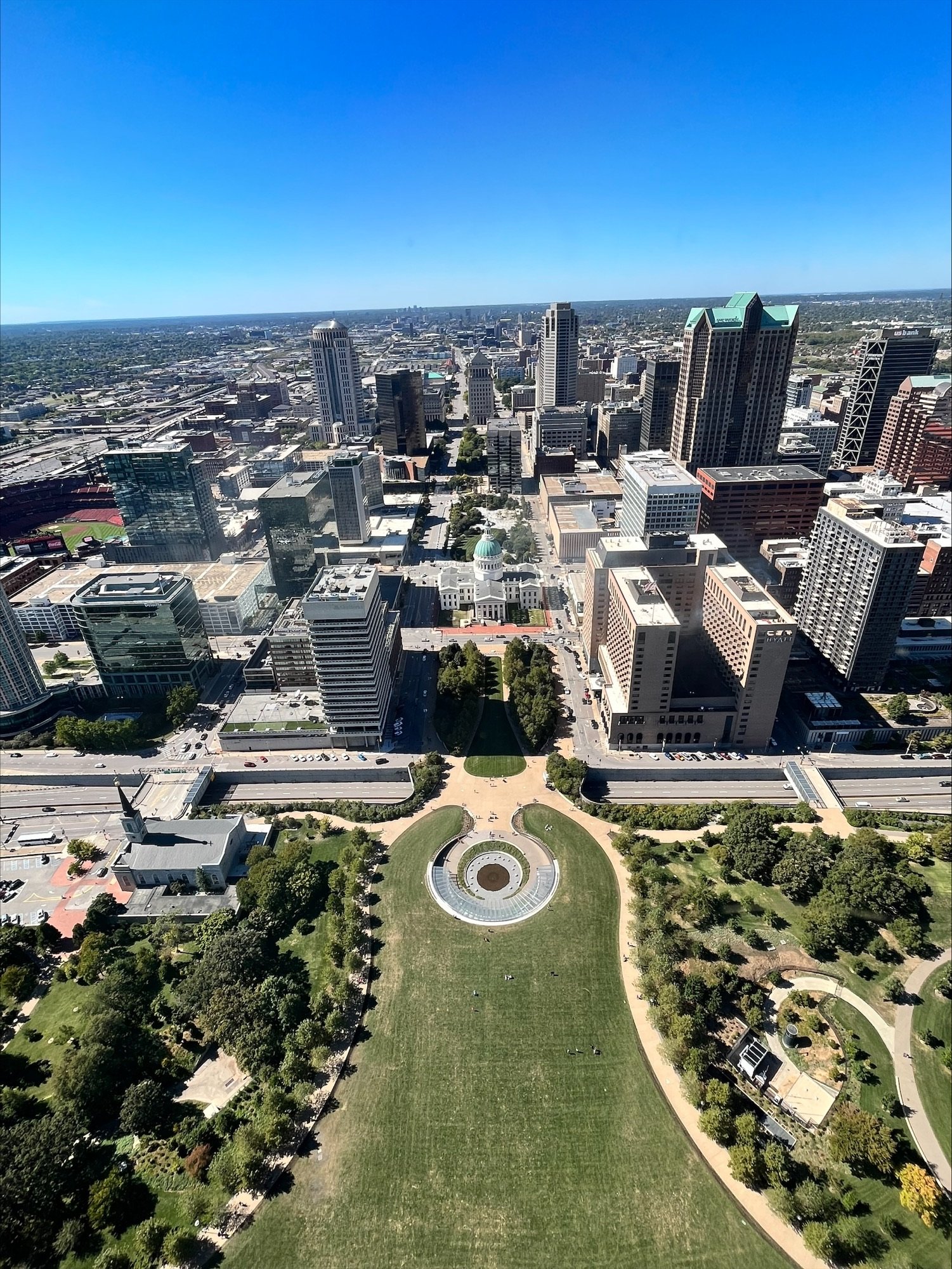 Gateway Arch Old Courthouse.jpeg