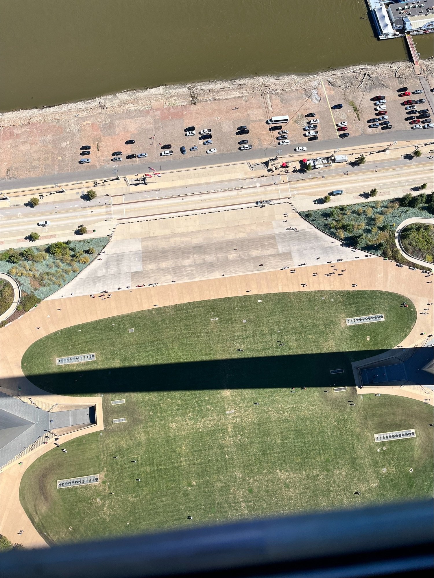 Gateway Arch view to ground.jpeg