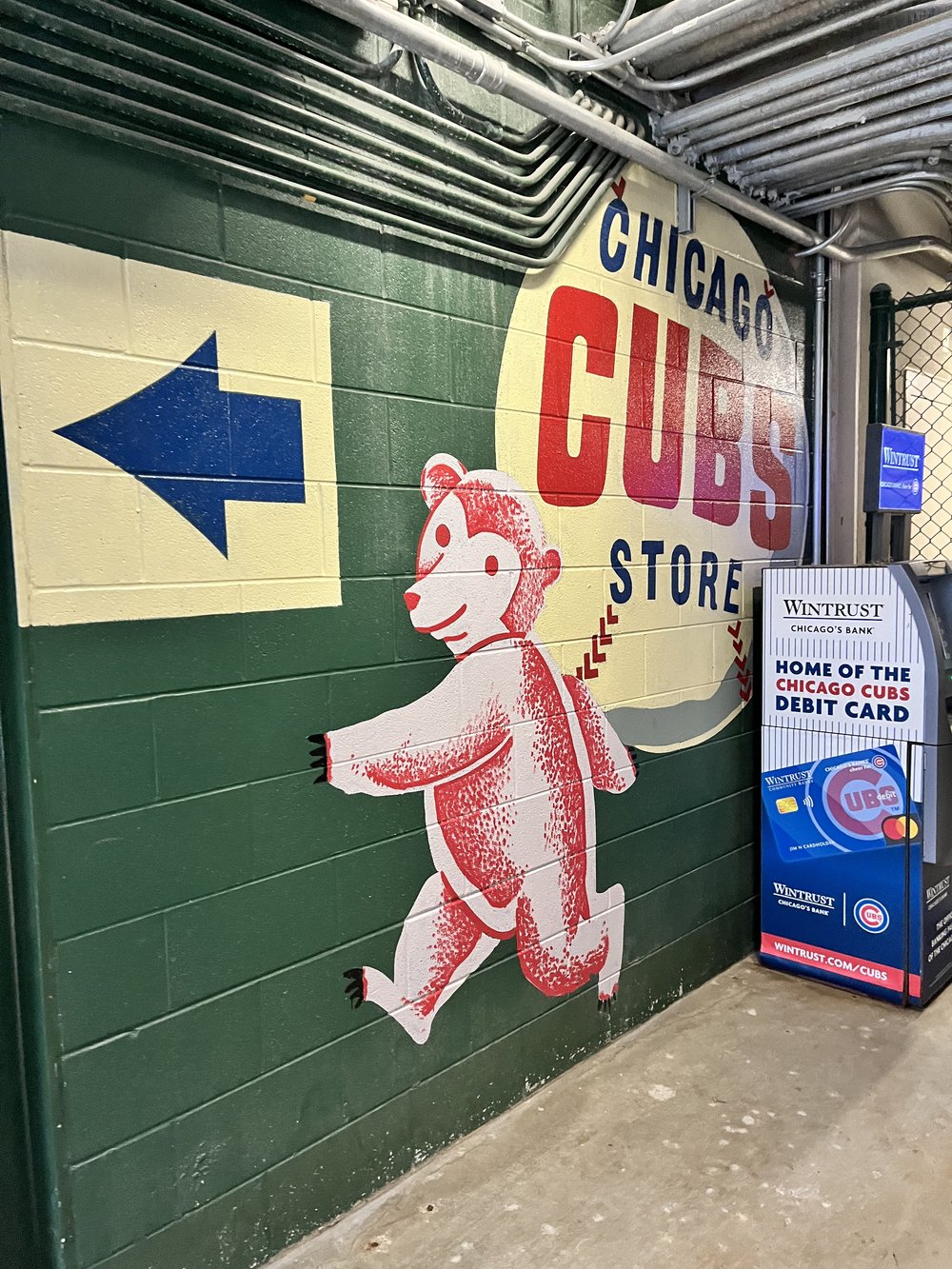 Wrigley Field store Chicago Cubs .jpg