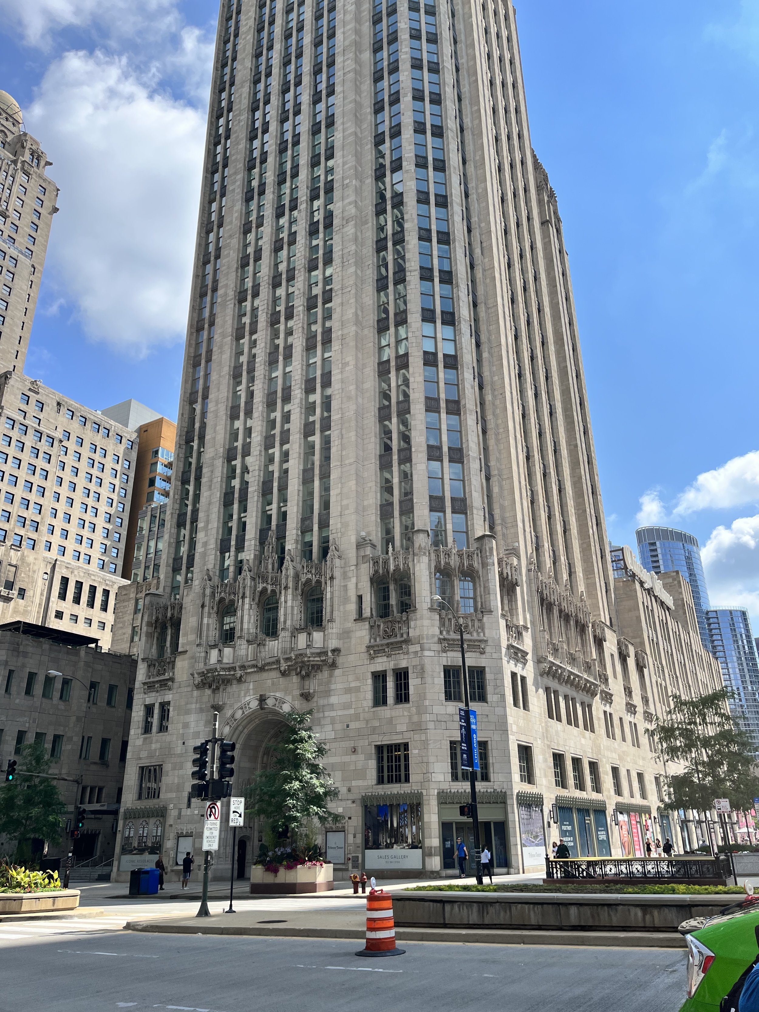 Chicago Illinois street buildings.jpg