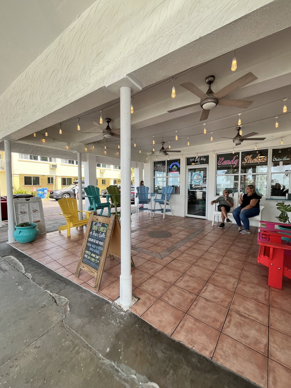 Paradise Sweets outside seating St Pete beach.jpg