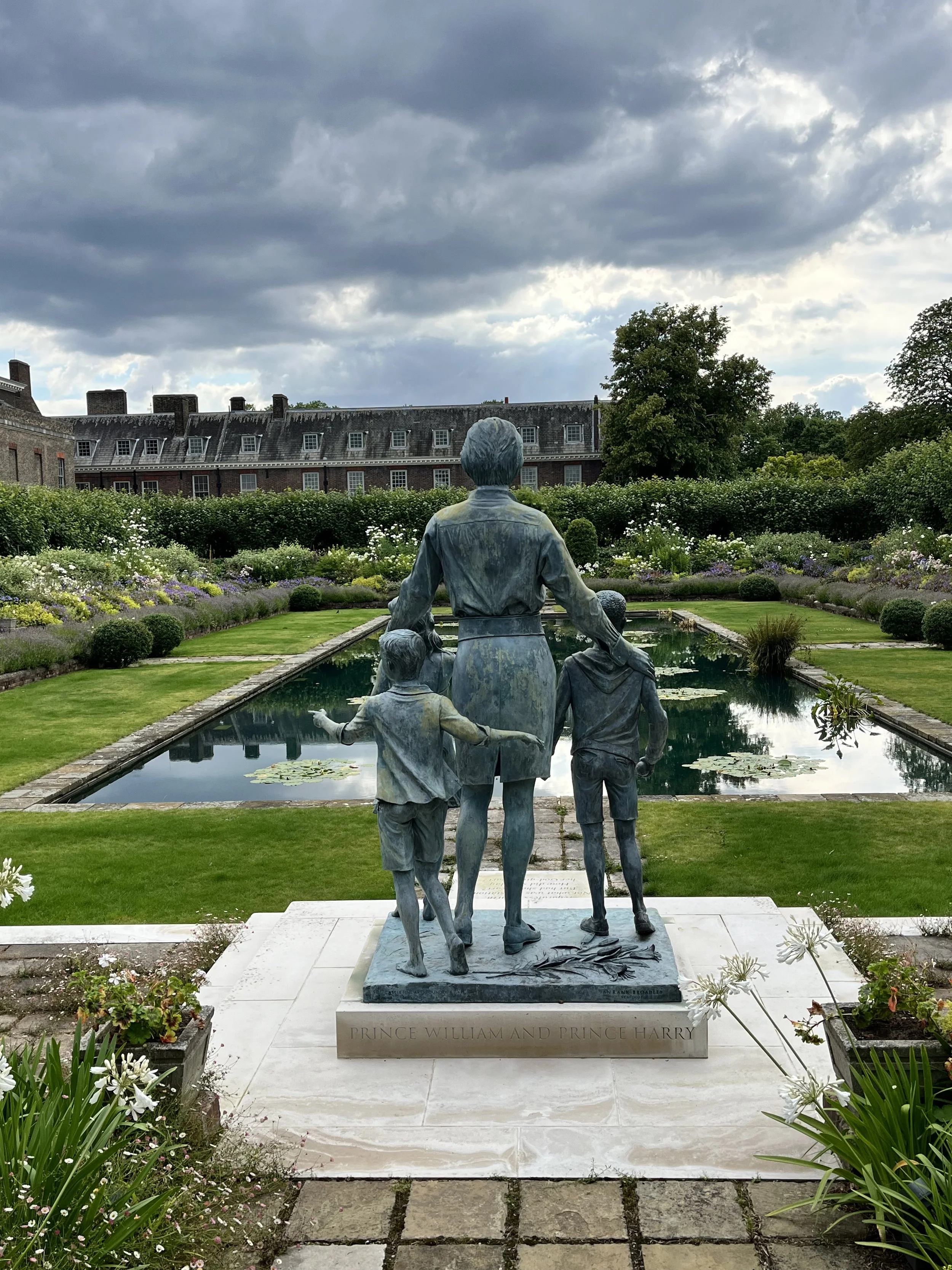 Kensington Palace Princess Diana garden statue London UK.jpg