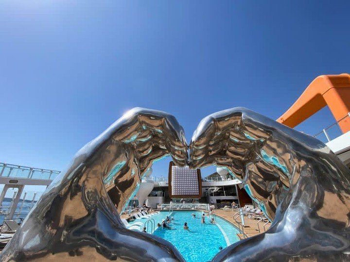 🌞🏖️ Get Ready for a Whole New Side of Poolside with Celebrity Cruises!
This isn’t just another day at the pool. Dive into ever-changing vibes from morning to night with DJs, live bands, exclusive surprises, pool games, and pop-up performances