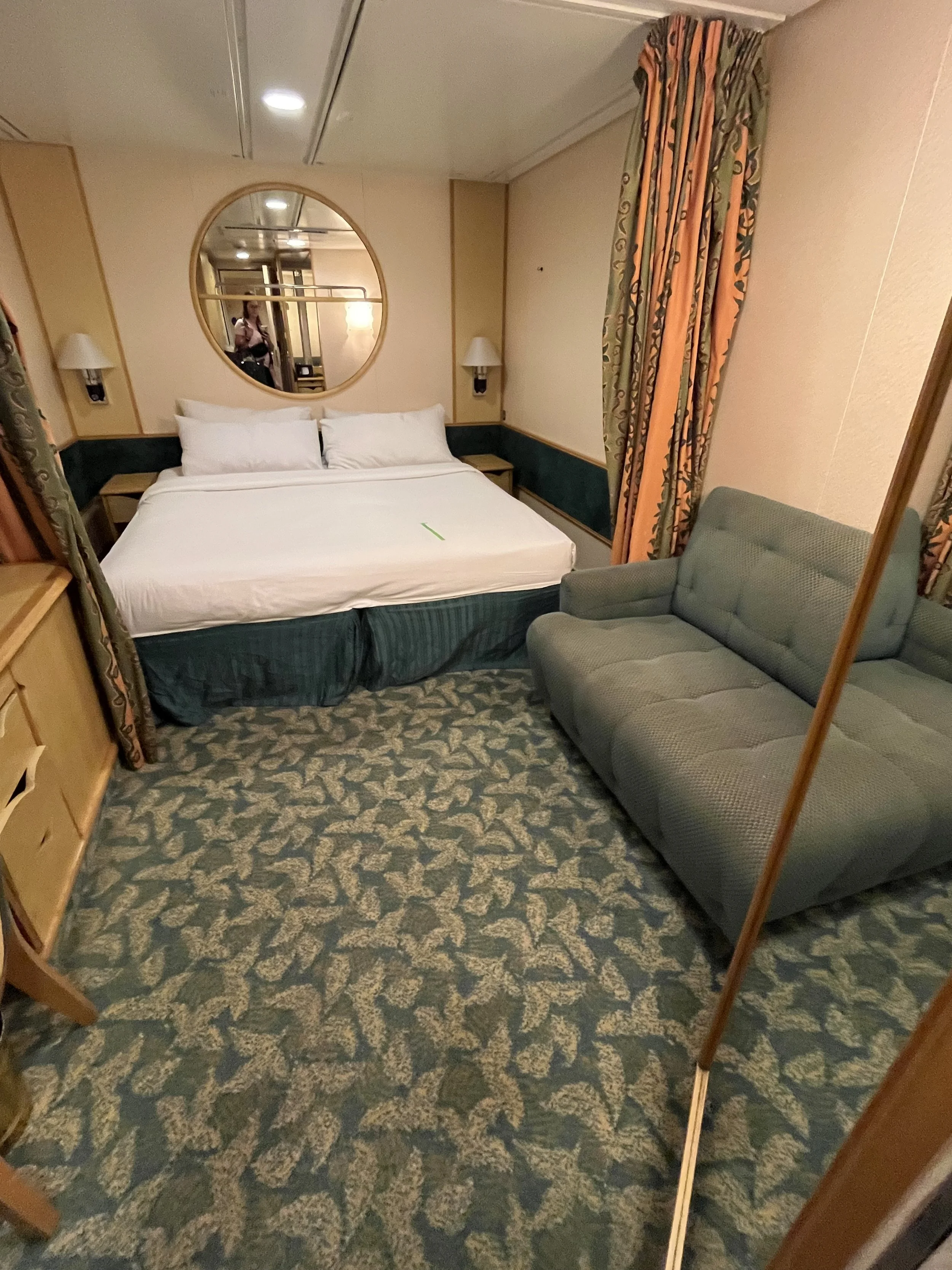 Interior room Royal Caribbean Liberty of the Seas.jpg