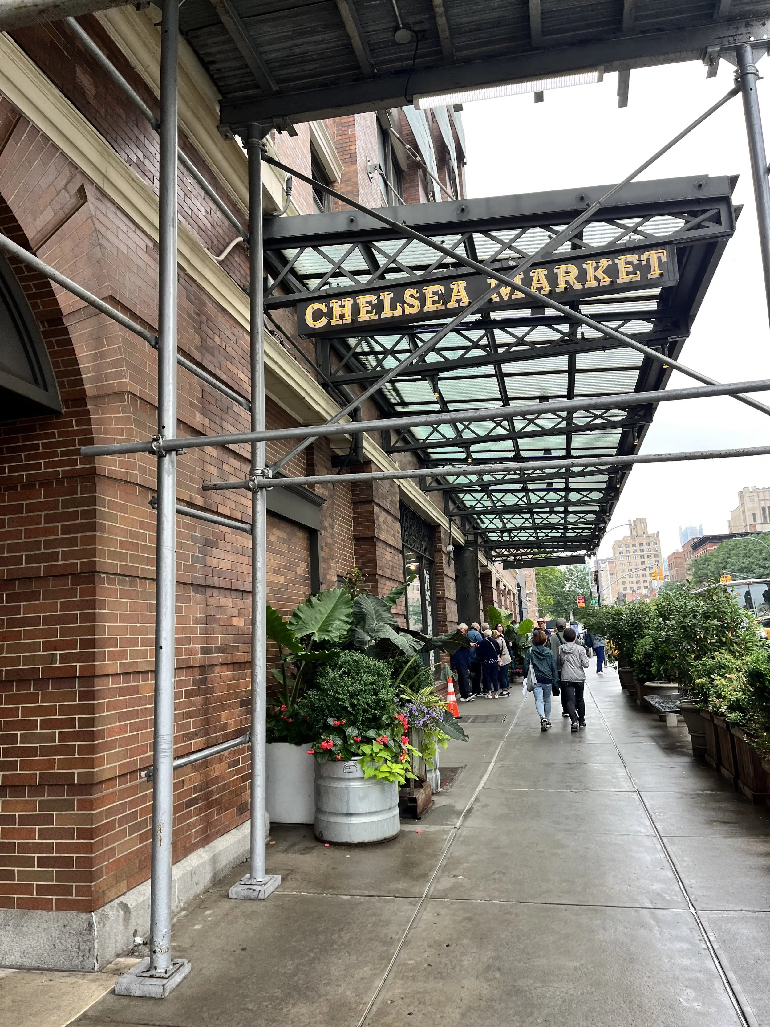 Exploring Chelsea Market in New York City: Best Foods, Sweet Treats, and Nearby Attractions
