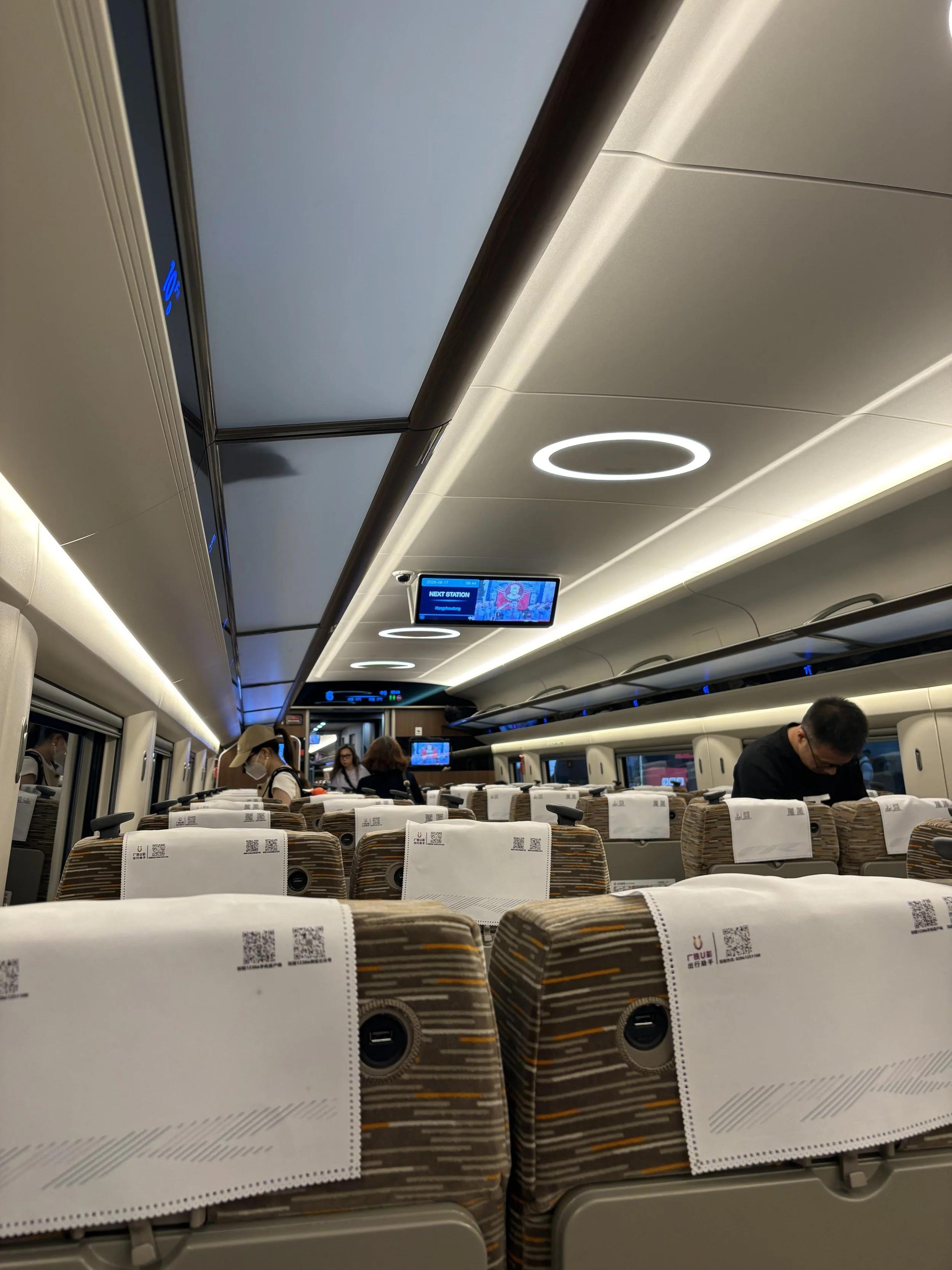 Hangzhoudong railway car interior China.jpeg