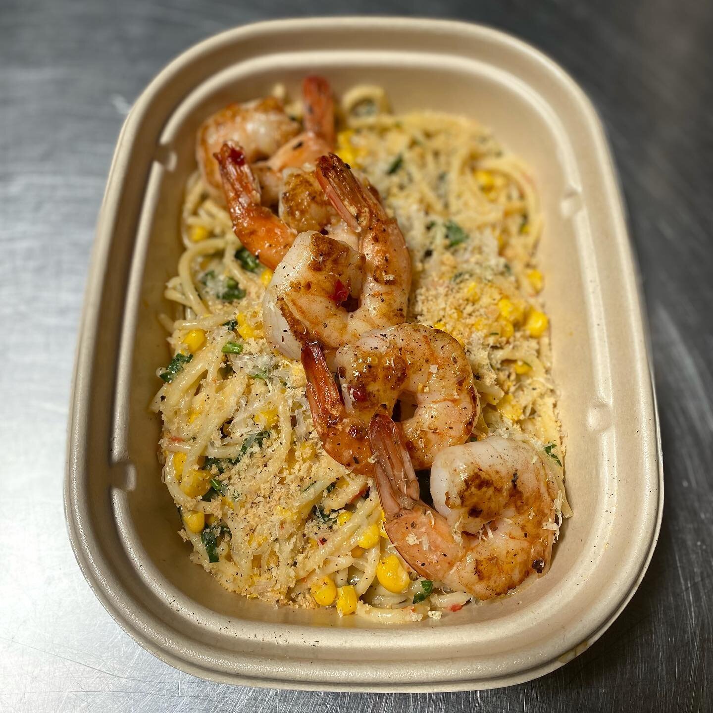 Pictured is a fan favorite dish, featured on 9.19&rsquo;s menu. Order for pick up or FREE delivery on Sunday 🦐 

Spaghetti.
Grilled shrimp. Yellow corn. 
Fermented chili. Garlic.
Lemon. Parsley. Bread crumb.