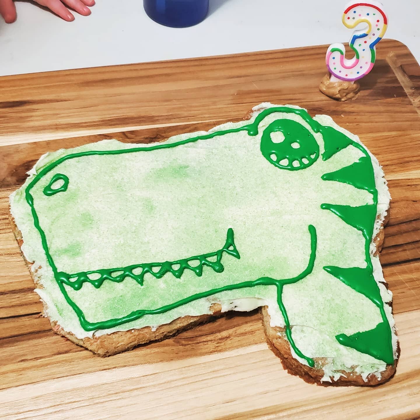 I am an artiste 😆🎨! Happy 3rd #birthday, William!!
.
#homemade #dinosaur #cookie