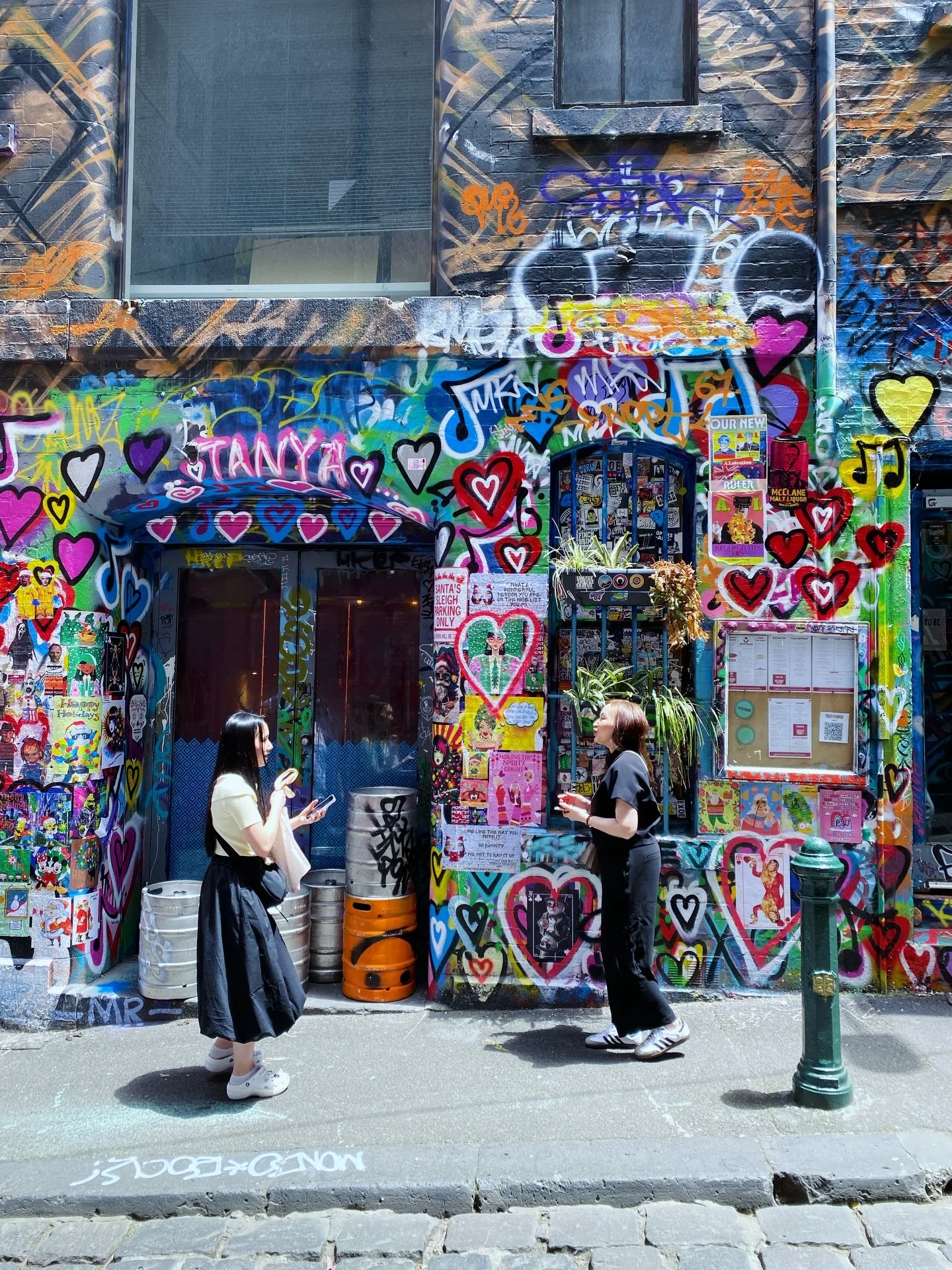 MELBOURNE
Street art&hellip; coffee&hellip; hidden bars&hellip; rooftop bars&hellip; cocktails&hellip; music&hellip;friends&hellip; food&hellip; fabric&hellip; fashion&hellip; fun&hellip; 🤍

(Oh and if you can spot Donald being beheaded in the name 