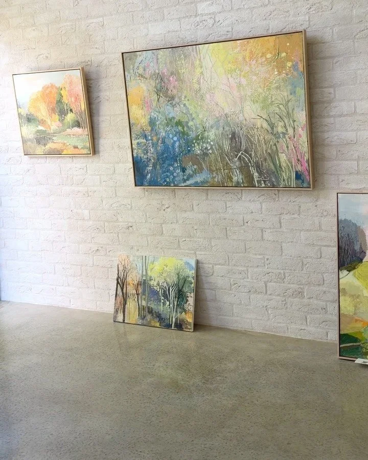 Oh AUTUMN - you pretty thing you!

Everywhere lovely colours&hellip;
Mellow yellow, yellow mellow, not so mellow yellow&hellip; orange, amber, pink and coral! YUM! 

Contemplation in the gallery, moving mess around in the studio and basking in autumn