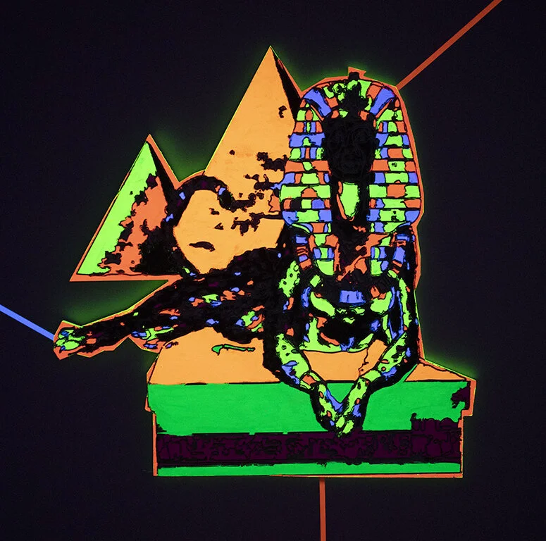 A depiction of a female sphinx in frony of two pyramids