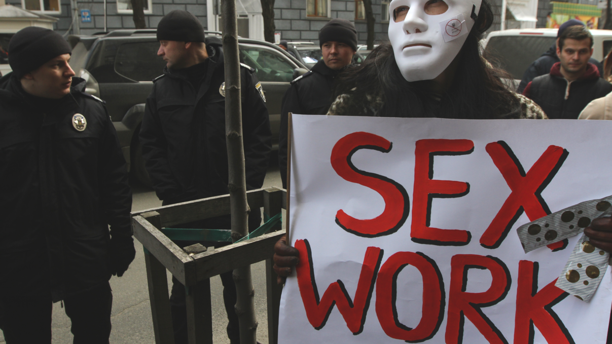 If sex workers can’t advertise online, it forces them on to the street (TheGuardian)