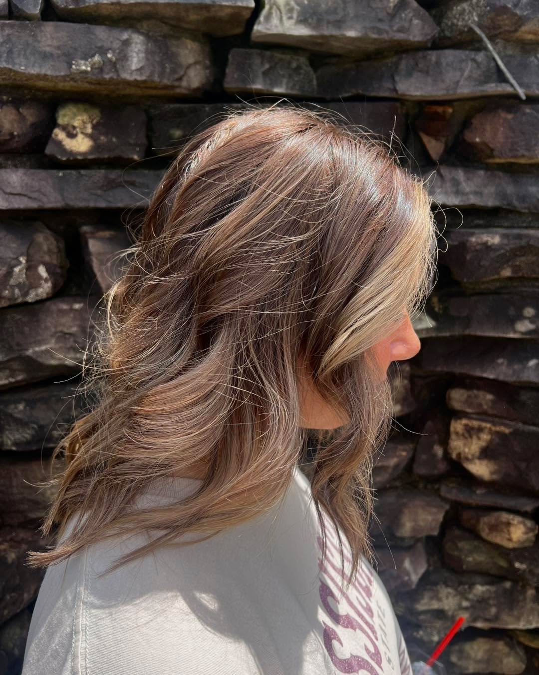 Blonde? Brunette? Why not both? β¨
Ashlyn created this dreamy, beachy blend just in time for warmer weather
πΌβοΈπ€
Dimensional, soft, and SO easy to maintain
Let your hair live its best life
•
•
•
π₯₯ Stylist: @hair_by.ashlyn π₯₯
#Styl