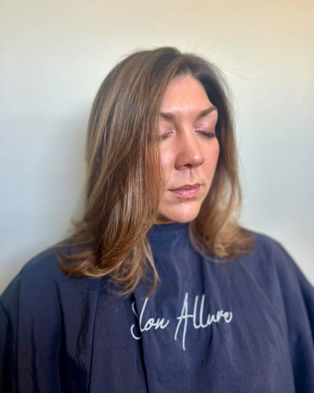 chocolate layers, caramel light.
this one feels like velvet—smooth, warm, and a little bit indulgent.
taylor built this blend like a latte.
βοΈ Stylist: taylorspencehair βοΈ
#BrunetteEnergy #SalonAllureHSV #HairByTaylor #HVLStylist #ChocolateGl