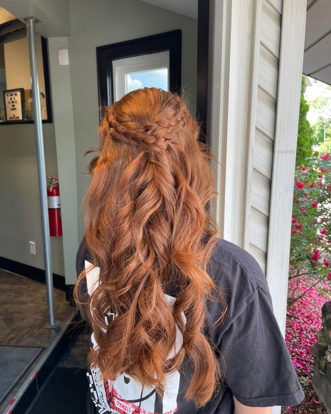 curls, shimmer, smile 💕
This look by Ashlyn = the perfect combo of radiant makeup + soft, romantic styling.
Say hello to picture-perfect vibes 📸✨
🎉 Stylist: hair_by.ashlyn 🎉
#EventReady #HairAndMakeupByAshlyn #SalonAllureHSV #HuntsvilleStylist