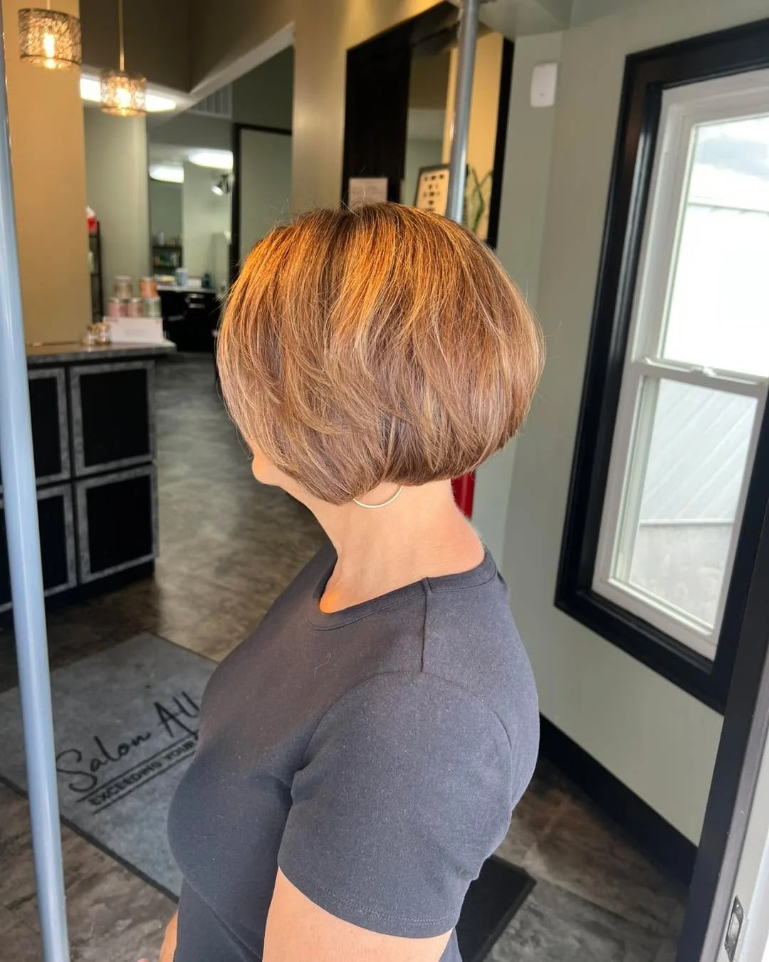 Bringing the bounce and the blend π‍βοΈπ«
Ashlyn’s take on the modern bob is classy, sassy, and made for the spotlight β¨
Only the best in Huntsville, babe!
π Stylist: hair_by.ashlyn π
#HuntsvilleHair #SalonAllureHSV #BobCutGoals #Ashlyn
