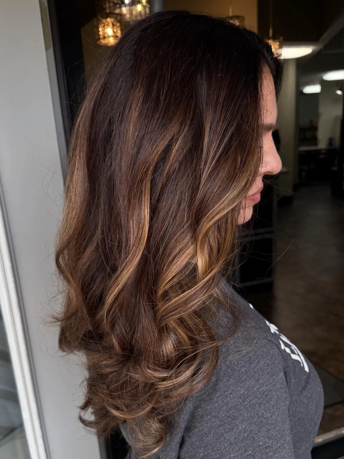 sweater weather hair incoming π€π
soft curls, warm tones, and endless shine β¨
color + style by @elyselarrabeenothstine π‍βοΈ
#SalonAllureHuntsville #HairByElyse #FallHairVibes #BrunetteBalayage #HuntsvilleSalon #RocketCityHair #DimensionalColo