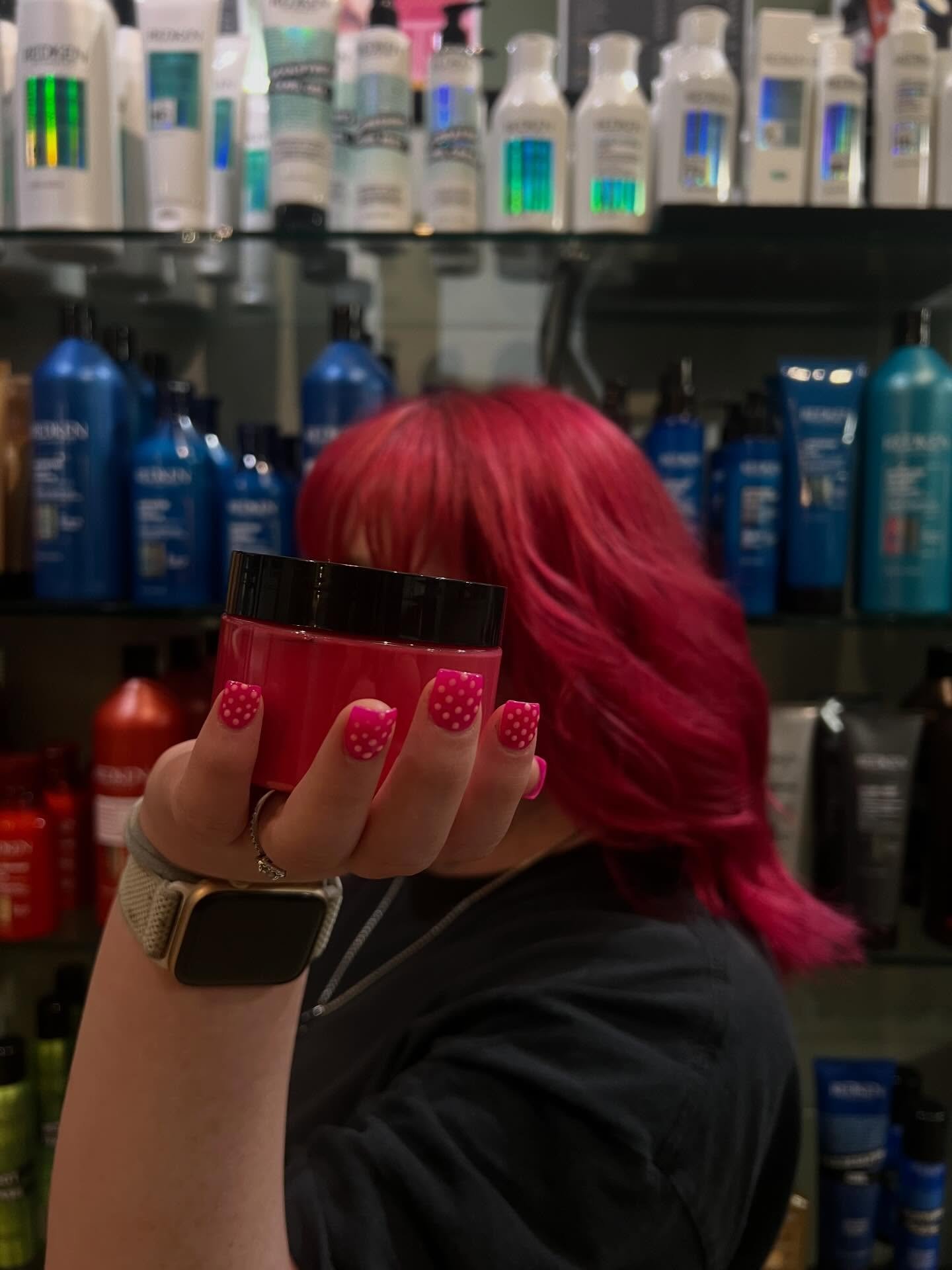 Bright color starts at the bowl and continues at home 💕
Custom conditioner for vivid color upkeep. Can you tell we love pink?! 💕✨