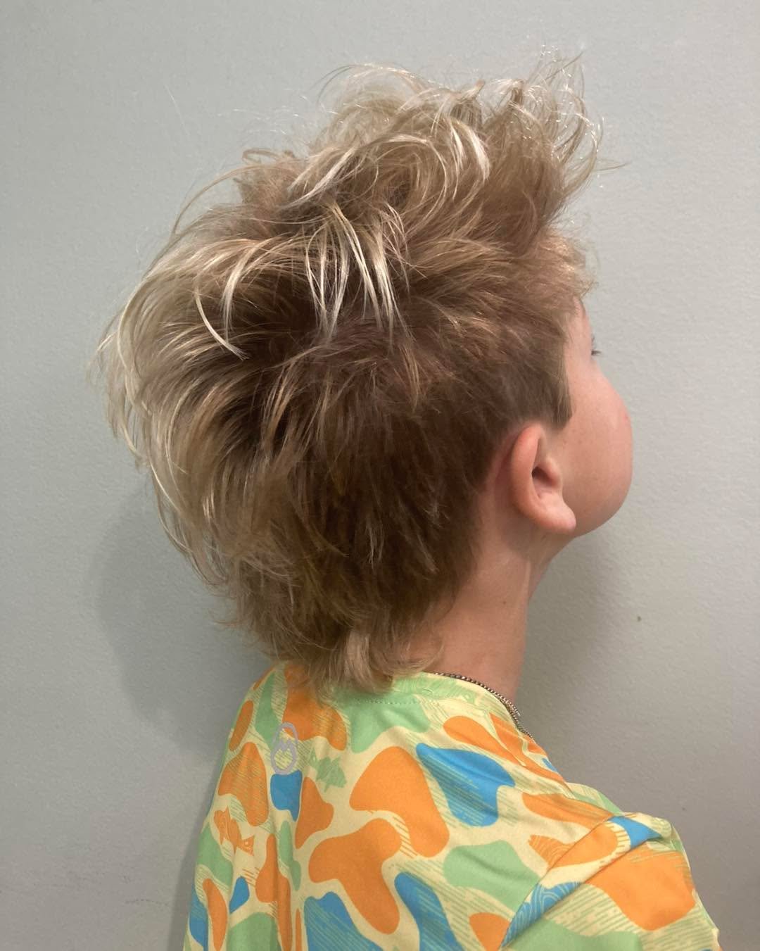 Hockey hair but make it ✨cool kid✨
This fresh flow was created by Laura and we are obsessed 🏒✂️
New year, new cut, same all-star energy ⭐️
#SalonAllure #SalonAllureHuntsville #HuntsvilleSalon #HuntsvilleHair #RocketCity #RocketCityKids #HuntsvilleMo