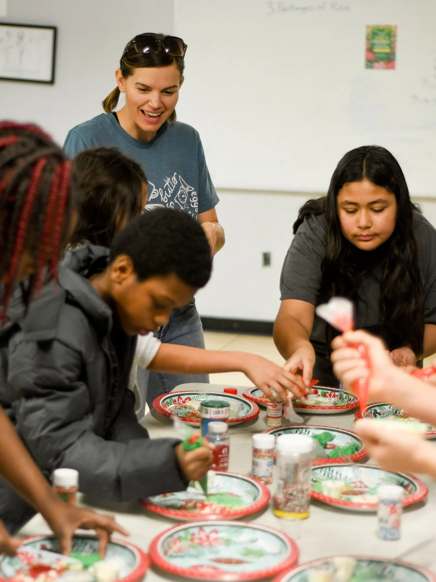 Last month, @supa_bakeslv &amp; @brandyoris hosted a cookie decorating party with our kids! It was such a sweet time 💙💙 #casadeluzlv #lightlovehope #cookiedecorating #community