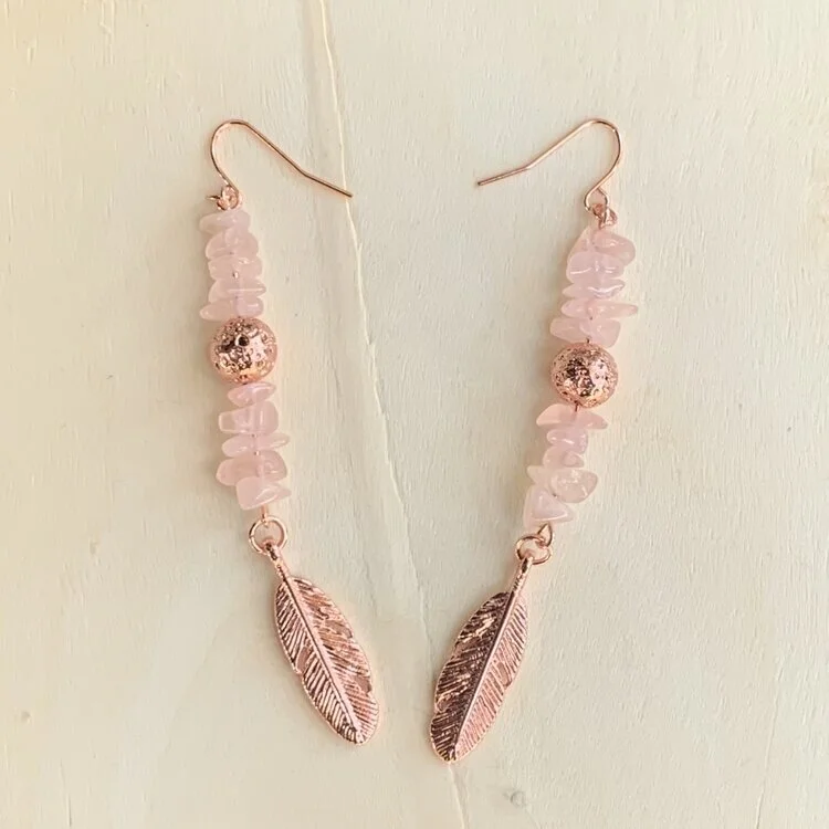 13. Rose quartz chip stones and rose gold lava rock