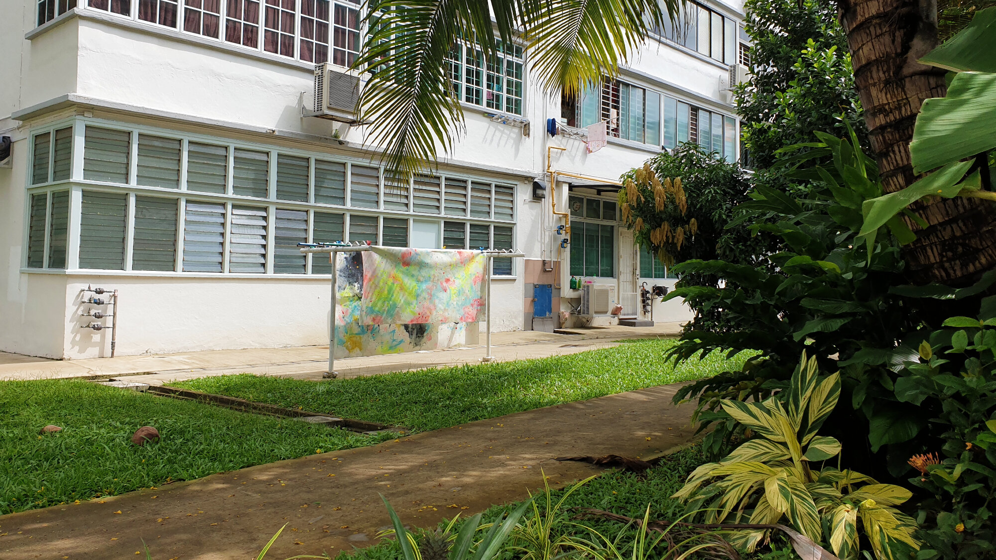 Laundry Lines | Art installation | Tiong Bahru (SIT Flats), Singapore | Acrylic Paints and Dry Media on Canvas | 90 cm x 190 cm, 150 cm x 230 cm