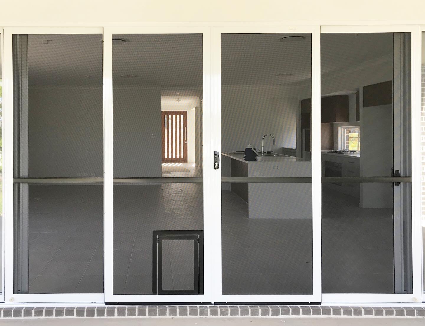 A recent install of SecureView double sliding doors, complete with pet door 🐶.

#secureview #securityscreen #securitydoor #patio #outdoorentertaining #outdoorliving #airflow #brisbanesecurityscreens #brisbanehomes #queenslandhomes #newhomebuilder