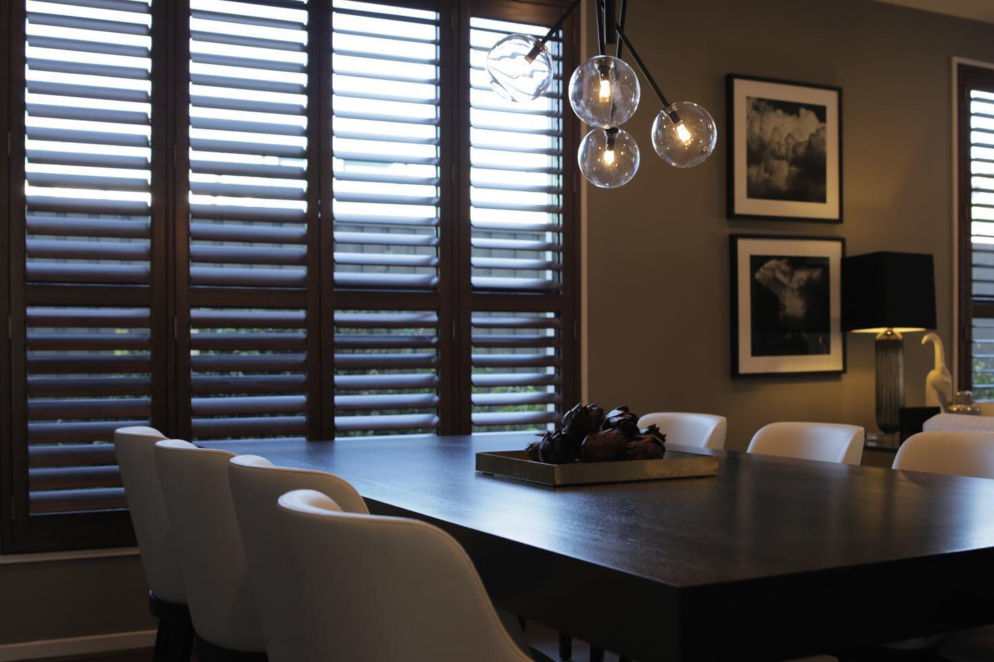 Our beautiful Inception Timber Shutters pair perfectly with this dining room aesthetic.
With our range of stylish painted and stained finishes, you&rsquo;ll find the perfect shade to suit your project.

#interiordesign #brisbaneinteriors #brisbanehom