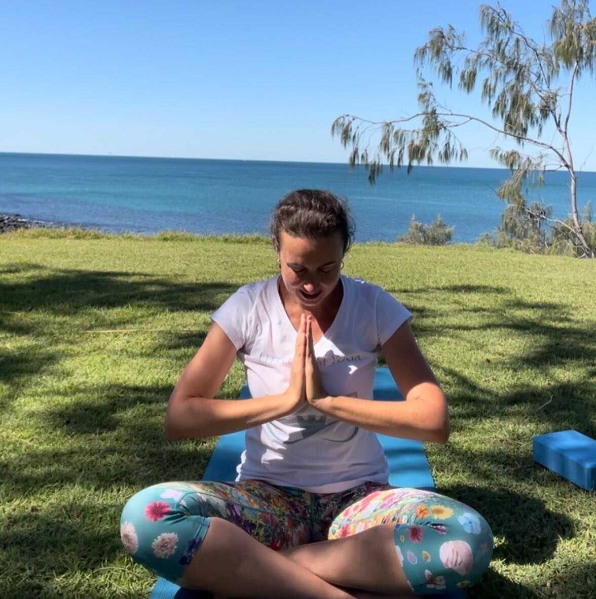 Yoga during this long weekend away has been so beneficial to help me to keep moving my body, some time just for me and to get outdoors and enjoy this magical weather at the coast 🏖️
.
I hope you have enjoyed your long weekend no matter what or where