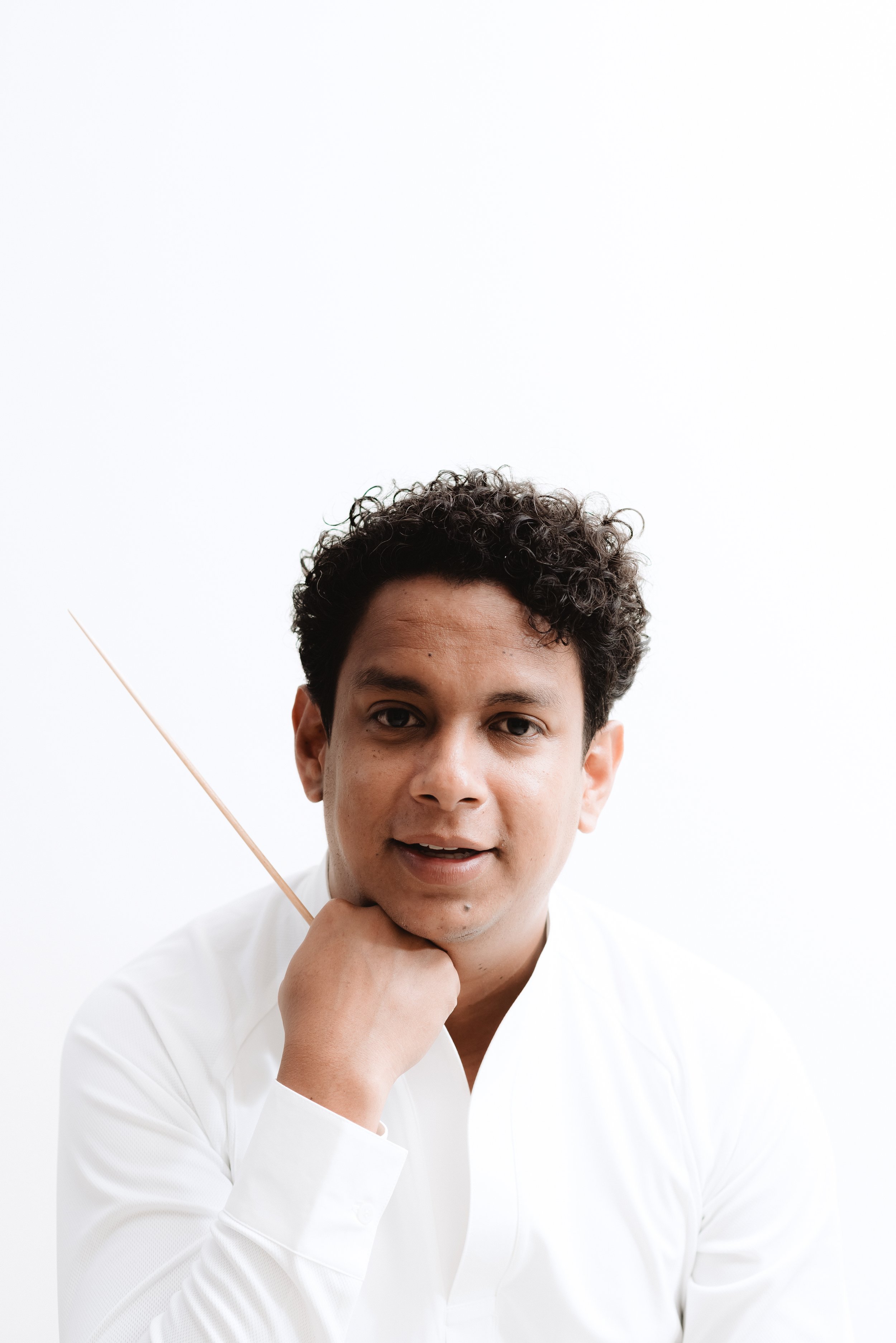 Sebastian Serrano Ayala - Colombian Conductor Seattle Music Educator - Medellin Personal Shooting  - Jota Pardo Wedding Photographer-230.jpg