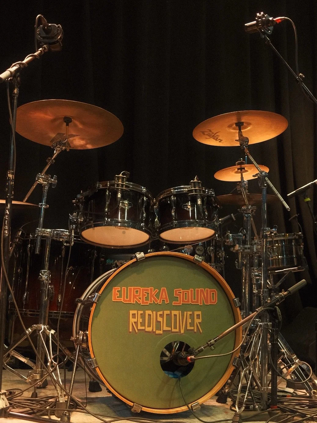 Thank you to everyone who came to the Rediscover release show on Friday! 
What an honor it was to share the stage with @ooklahthemoc &amp; @manlikedevin 🔥 It was one for the books for sure! 📕

📸 @calihorns 
#EurekaSound #RediscoverAlbum #ReggaeMus