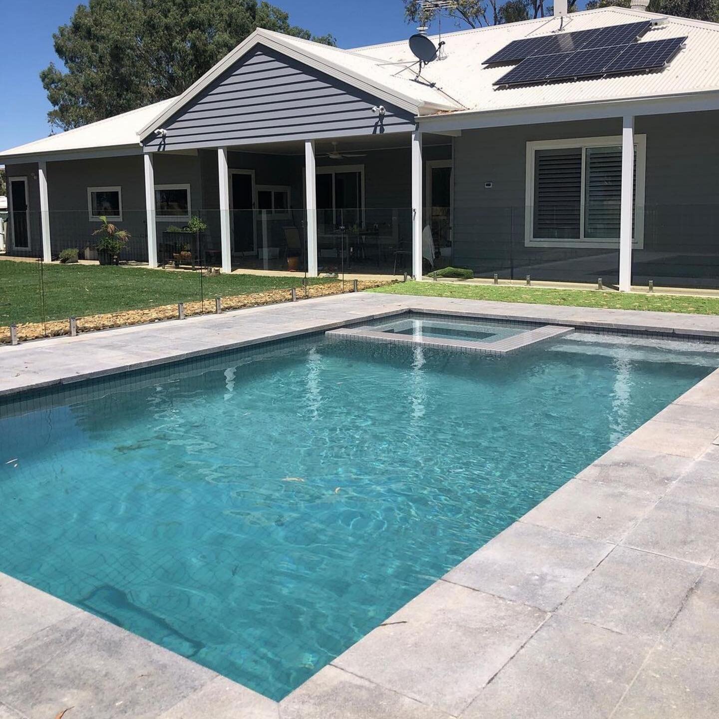 #Repost @amalfi_interiors
・・・
What a great tile choice for the property. The @amalfi_mosaics ETNA Gray 48mm Ceramic in this pool and spa combo has come up great. As always great pool design/build by the boys at @kingston_pools and fencing by @sunline